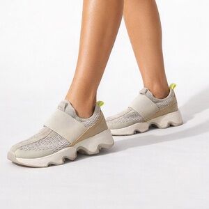 Sorel Kinetic Impact II Strap Athletic Sneaker Women’s Size 8.5 Dove/Sea Salt